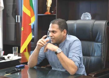 Dazzling in the Colorful and Contradictory Life of Politics