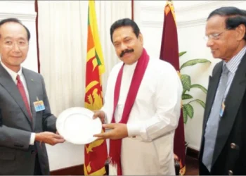 Noritake Presents A New Creation To President Mahinda RajapaksaÂ