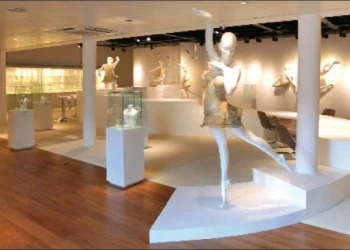 Sifani Gallery: Driving Creative Elegance