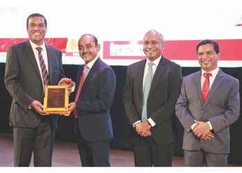 People’s Bank Honors Long-serving Staff Members 