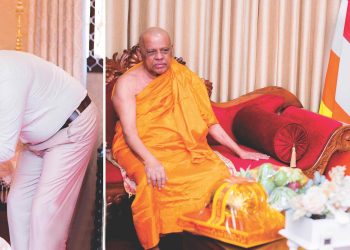 People’s Bank Chairman and CEO/GM call on Chief Prelates of the Malwathu and Asgiri Chapters 