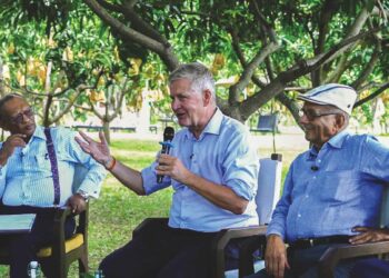 Erik Solheim Attends Carbon-Neutral Symposium on Sustainable Tourism at Amba Yaalu